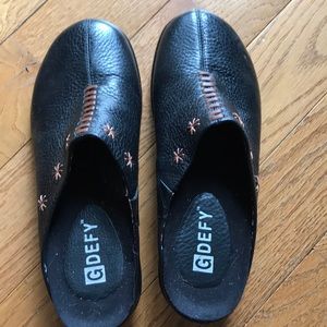 Gravity Defyer clogs